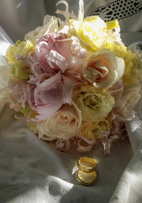 Jen Jakobsen Floral Construction Home page flowers: pink rose and pale yellow rose with nerine posy with wedding rings
