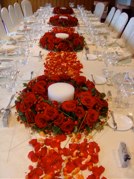 Jens Jakobson Wedding: red table arrangement